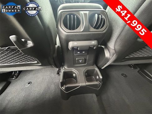 Used 2024 Jeep Gladiator Rubicon w/ Technology Group image 16