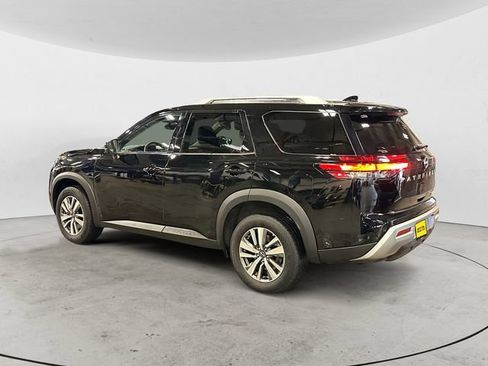Used 2025 Nissan Pathfinder SL AWD/4WD image 7