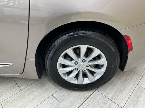 Used 2018 Chrysler Pacifica Touring-L Plus FWD image 39