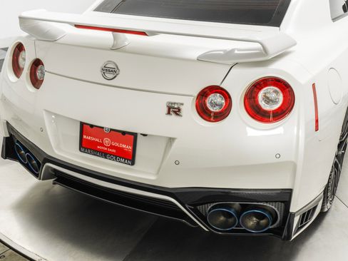 Used 2020 Nissan GT-R Premium image 37