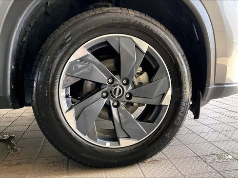 Used 2025 Nissan Rogue SV FWD image 33