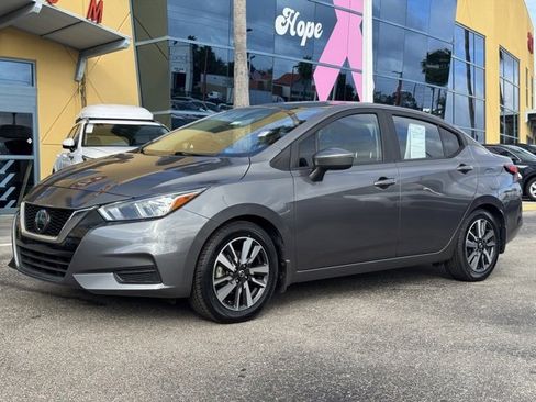 Used 2021 Nissan Versa SV image 2