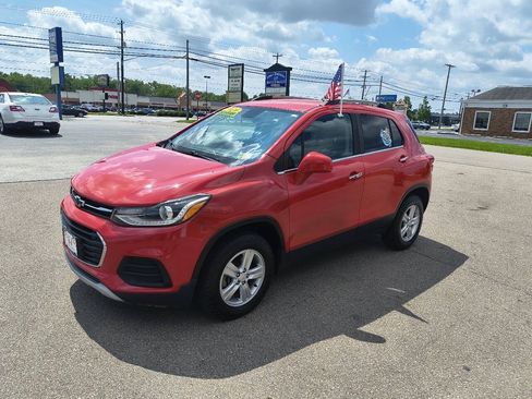 Used 2020 Chevrolet Trax LT w/ LT Convenience Package AWD/4WD image 11