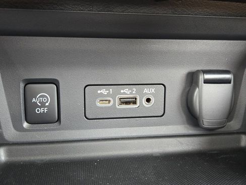Used 2025 Nissan Sentra SV w/ SV Premium Package FWD image 27