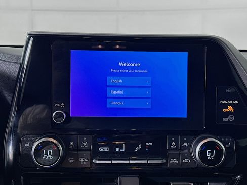 Certified 2025 Toyota Highlander XLE AWD/4WD image 24