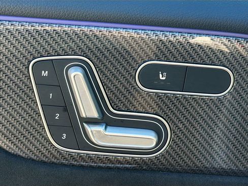 Used 2025 Mercedes-Benz GLB 35 AMG 4MATIC image 25