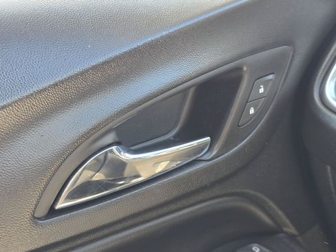 Used 2019 Chevrolet Equinox LT w/ Driver Convenience Package FWD image 9