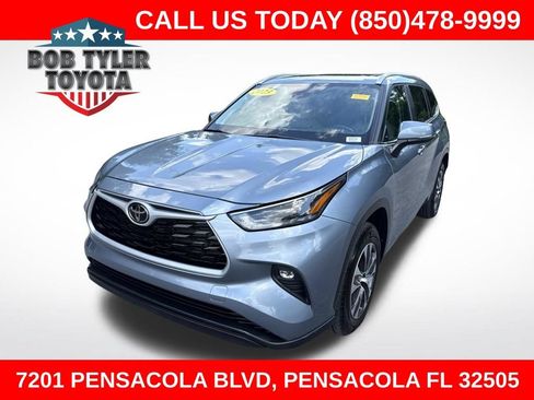 Used 2023 Toyota Highlander XLE FWD image 1