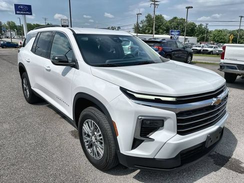 Used 2025 Chevrolet Traverse LT AWD/4WD image 10