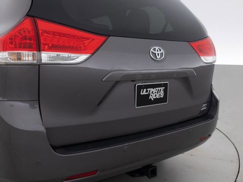 Used 2014 Toyota Sienna XLE AWD/4WD image 17