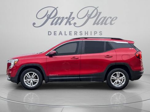Used 2023 GMC Terrain SLE w/ Driver Convenience Package FWD image 2