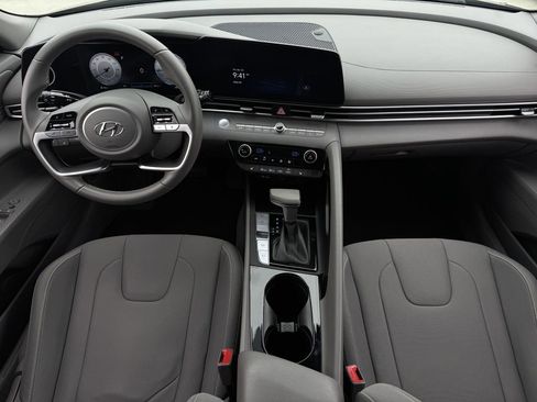 Used 2023 Hyundai Elantra SEL w/ Convenience Package FWD image 10