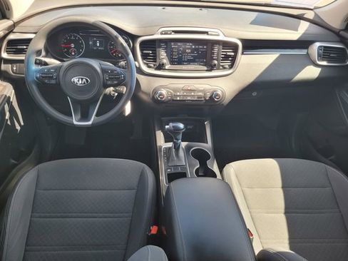 Used 2018 Kia Sorento FWD image 14