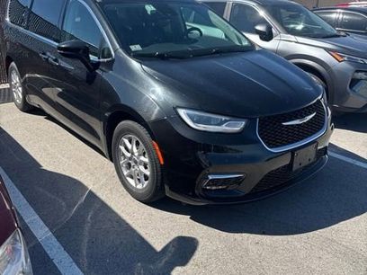 Used 2023 Chrysler Pacifica Touring-L