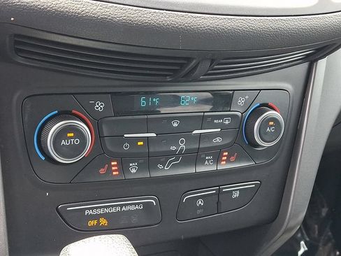 Certified 2018 Ford Escape SE w/ SE Sync 3 Package AWD/4WD image 16