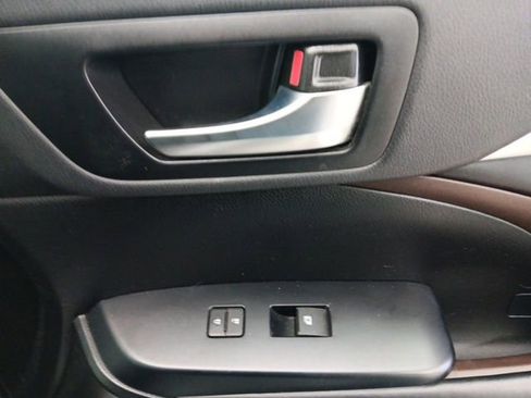 Used 2019 Toyota Highlander XLE image 48