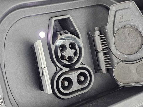 Used 2023 BMW iX xDrive50 w/ Ultimate Package image 13