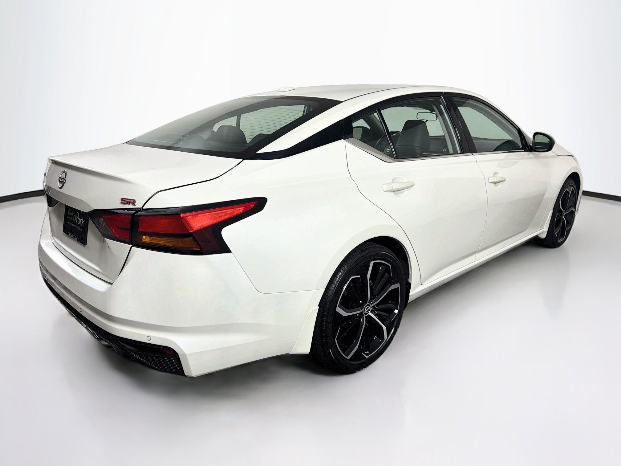 Used 2025 Nissan Altima 2.5 SR FWD image 9