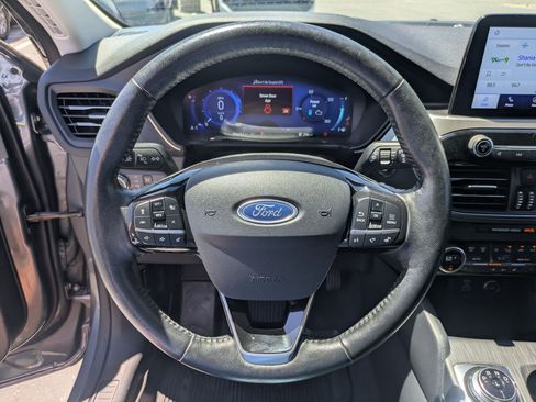 Used 2021 Ford Escape Titanium AWD/4WD image 19