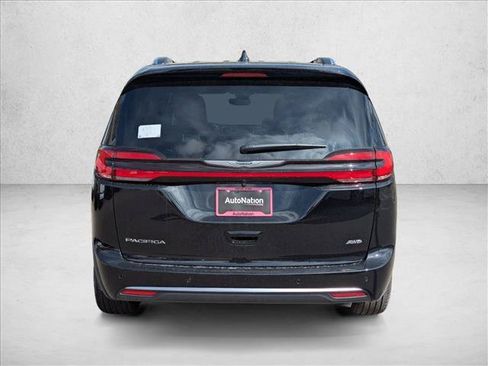 New 2026 Chrysler Pacifica Pinnacle AWD/4WD image 7