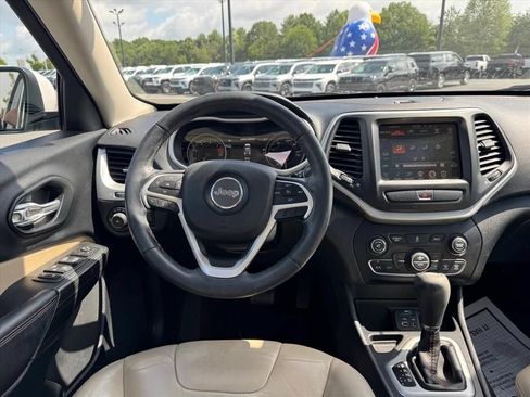 Used 2016 Jeep Cherokee Limited FWD image 13