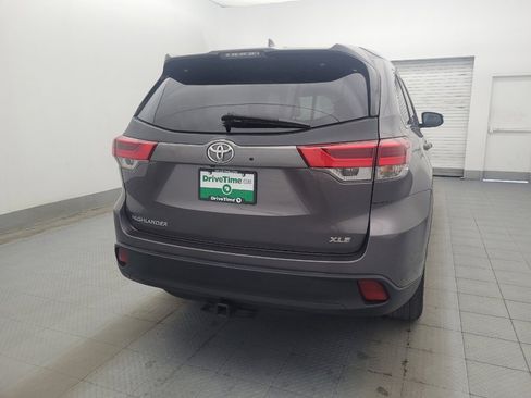 Used 2019 Toyota Highlander XLE FWD image 7