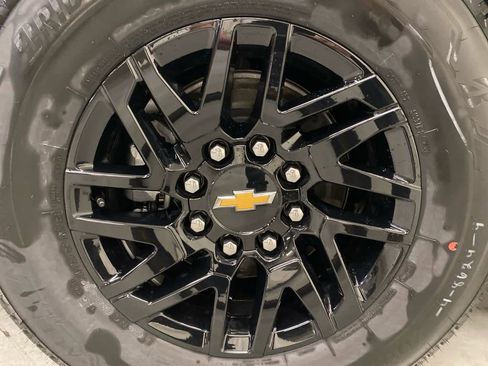 New 2025 Chevrolet Silverado EV LT image 25