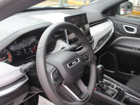 Used 2024 Jeep Compass Latitude AWD/4WD image 15