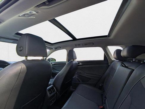 New 2025 Volkswagen Taos SE image 17