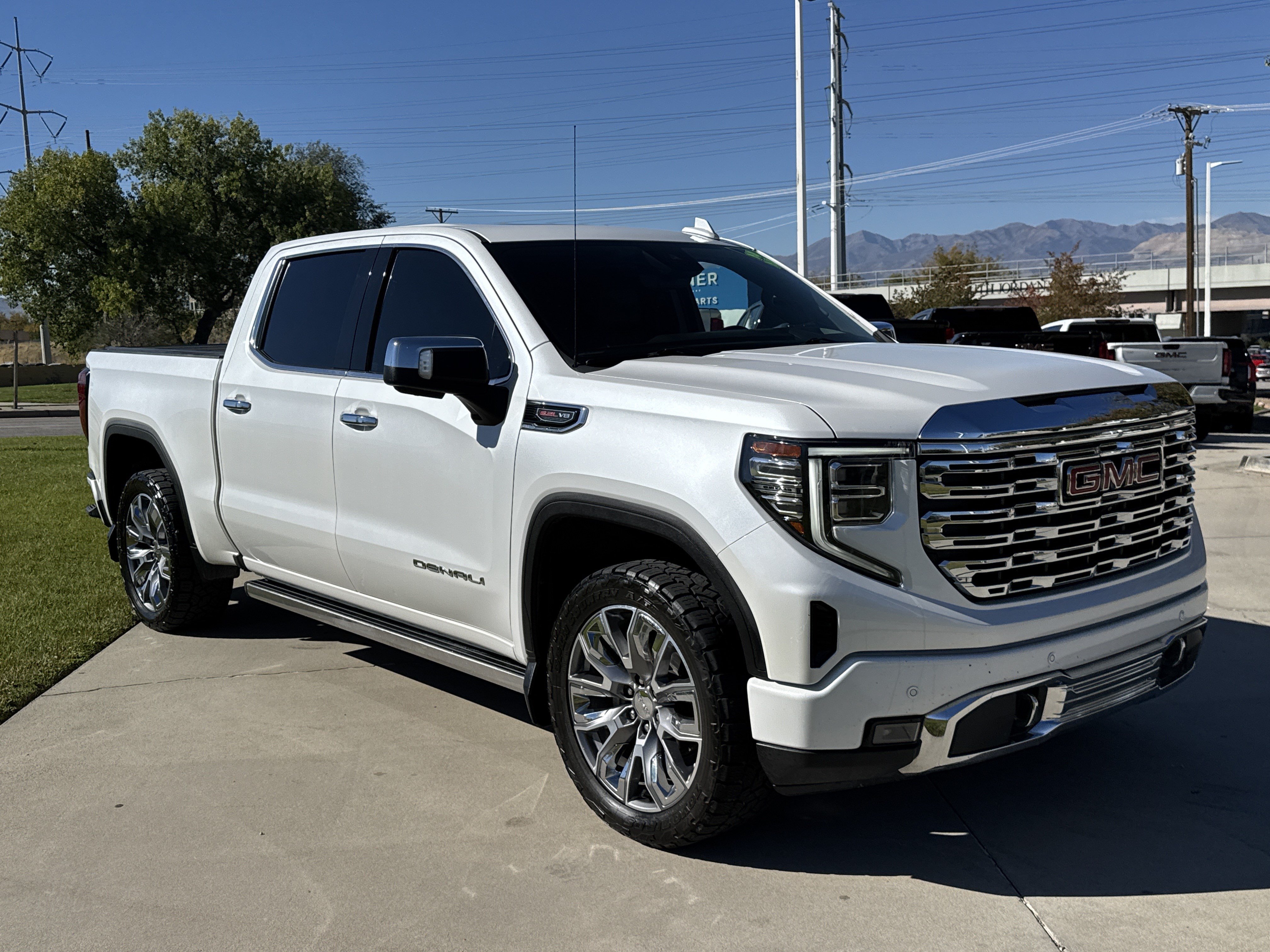 Used 2022 GMC Sierra 1500 Denali w/ Denali Reserve Package AWD/4WD image 7