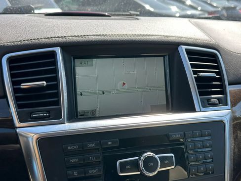 Used 2014 Mercedes-Benz GL 450 4MATIC image 32