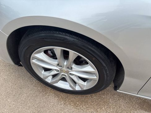 Used 2017 Chevrolet Malibu LT FWD image 8