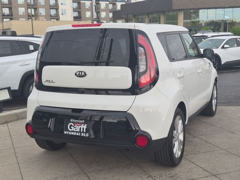 Used 2016 Kia Soul + FWD image 3