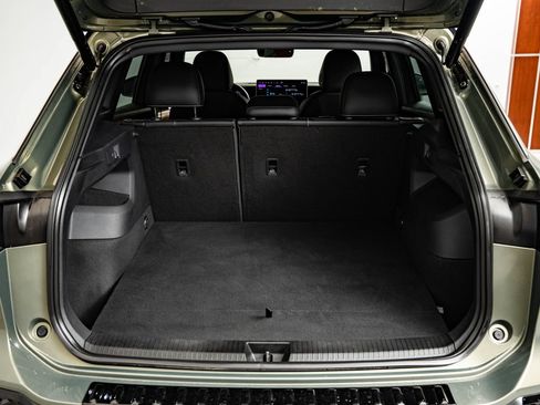 Used 2025 Volkswagen Tiguan SEL R-Line AWD/4WD image 22