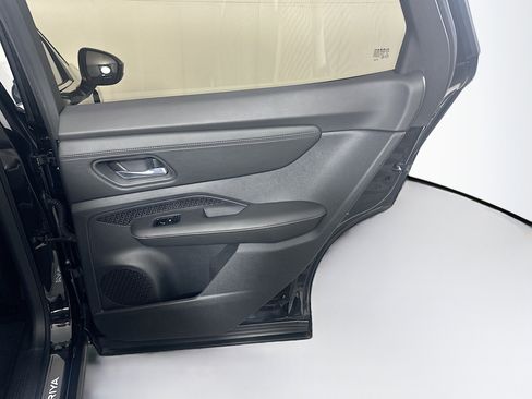 Used 2023 Nissan Ariya FWD image 31