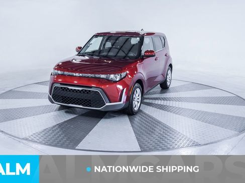 Used 2025 Kia Soul LX image 2