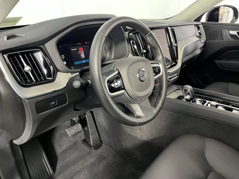 Used 2025 Volvo XC60 B5 Plus image 21