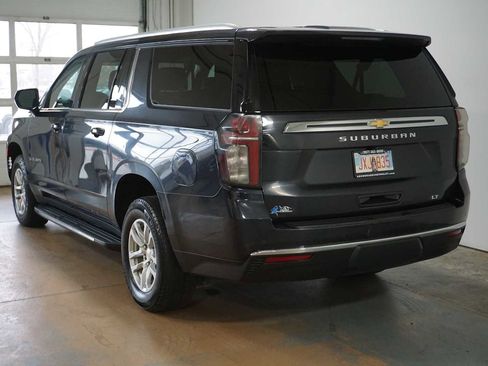 Used 2023 Chevrolet Suburban LT image 3
