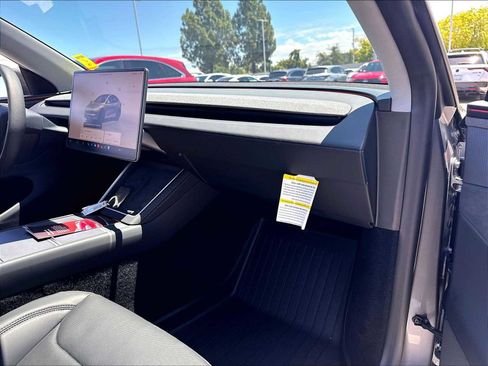 Used 2026 Tesla Model Y 2WD image 17