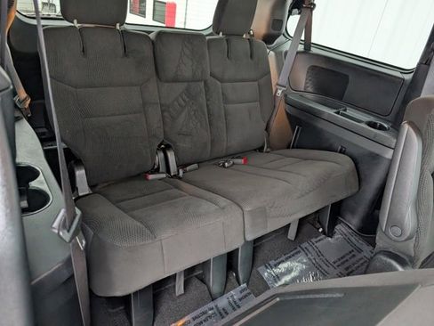 Used 2017 Dodge Grand Caravan SE image 19