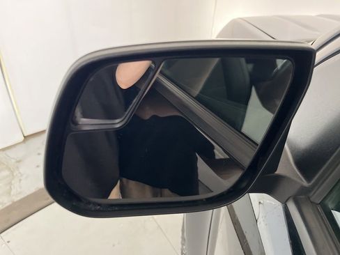 Used 2022 GMC Canyon AT4 image 38