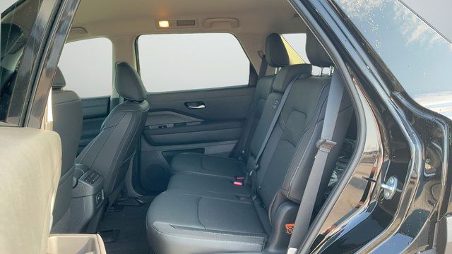 New 2026 Nissan Pathfinder SL FWD image 18