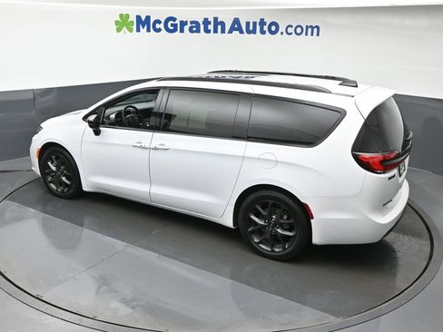 Used 2024 Chrysler Pacifica Limited w/ S Appearance Package image 22