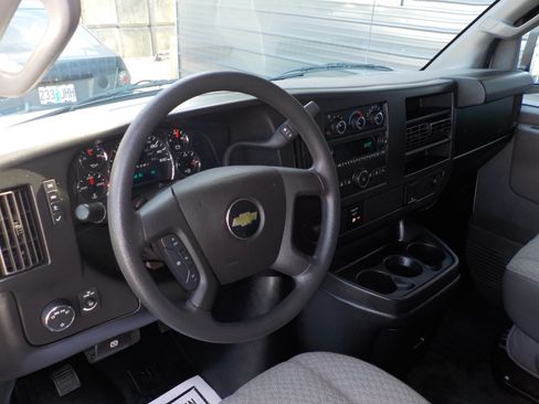 Used 2017 Chevrolet Express 3500 LT w/ LT Preferred Equipment Group RWD image 15