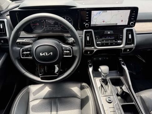 Used 2023 Kia Sorento S w/ Panoramic Sunroof Package AWD/4WD image 12