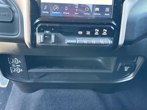 Used 2024 RAM 2500 Laramie AWD/4WD image 15