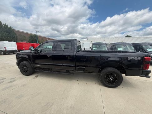 New 2025 Ford F250 Lariat w/ Black Appearance Package image 8