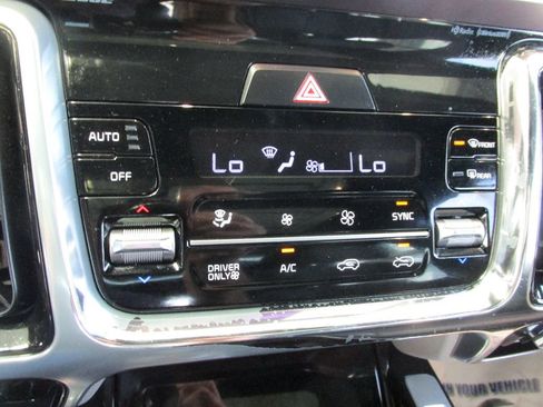 Used 2022 Kia Sorento SX Prestige w/ Panoramic Sunroof Package image 26