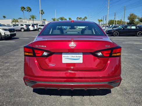 Used 2024 Nissan Altima 2.5 SV image 5