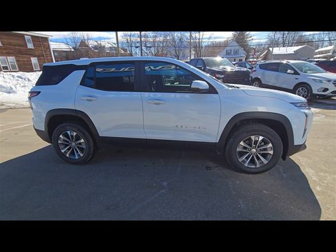 New 2025 Chevrolet Equinox LT image 9